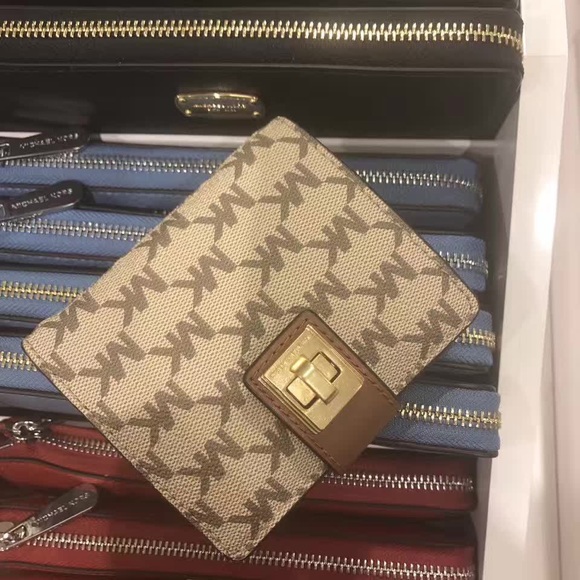 Michael Kors small wallet NWT - Picture 5 of 5